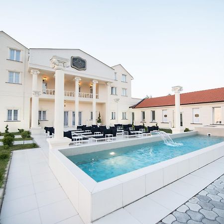 Villa Palace Нови-Сад Экстерьер фото