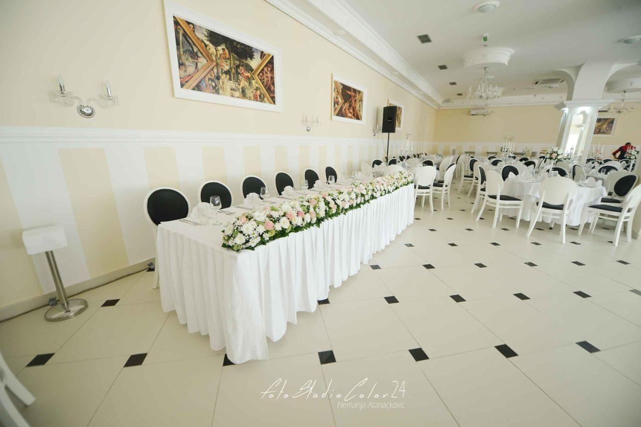 Villa Palace Нови-Сад Экстерьер фото